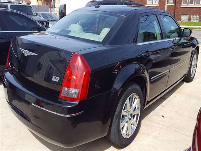 2007 Chrysler 300 Touring 4dr Sedan